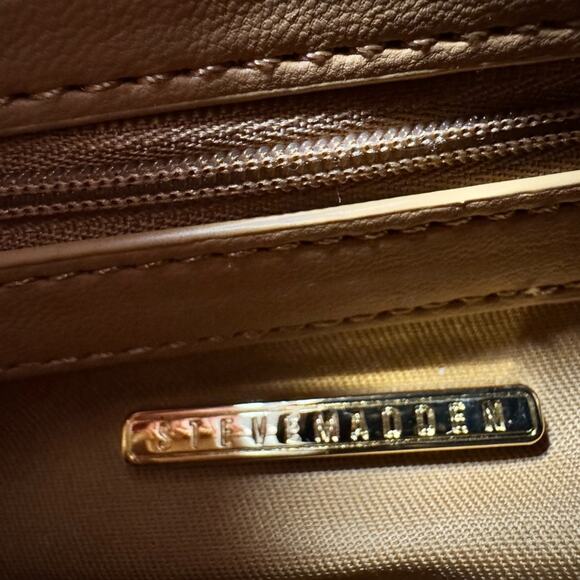 Steve Madden Crossbody / Quilted Crossbody and wallet with gold accents / NWT - Picture 6 of 8